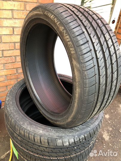 Grenlander L-Zeal56 255/30 R21 93W