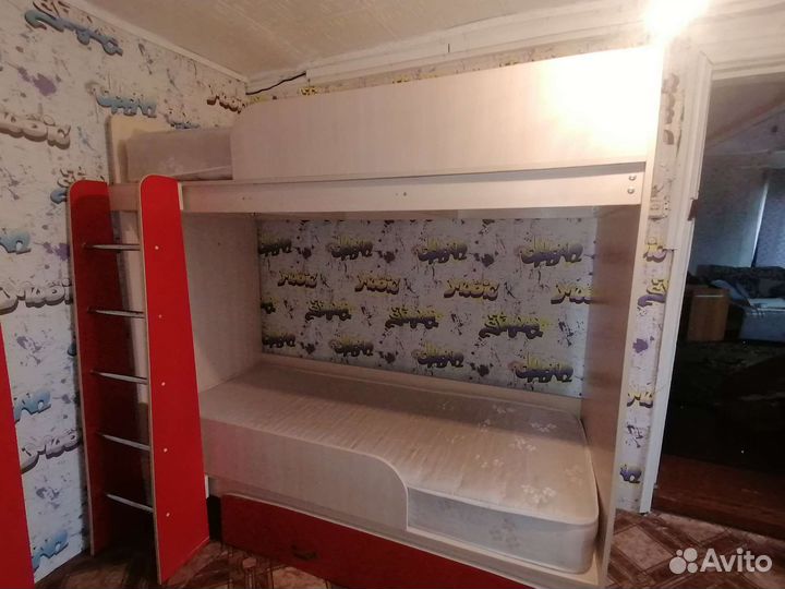 Двухъярусная кровать