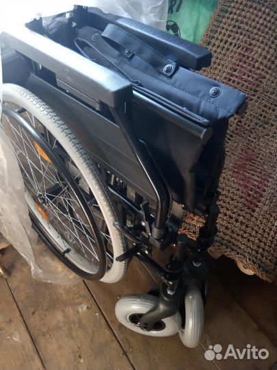 Коляска инвалидная складная