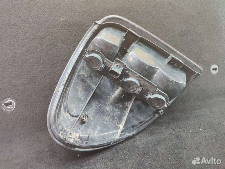 Фонарь задний правый для Chrysler Town Country 4