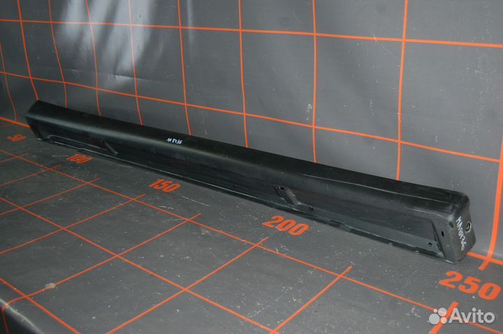 Накладка порога правая - Mitsubishi Outlander