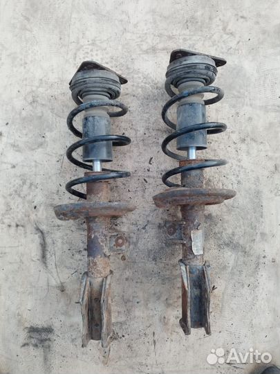 Передние стойки LADA Vesta