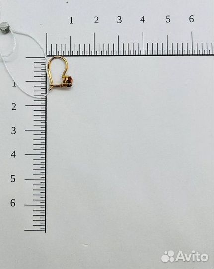 Золотые серьги с камнем