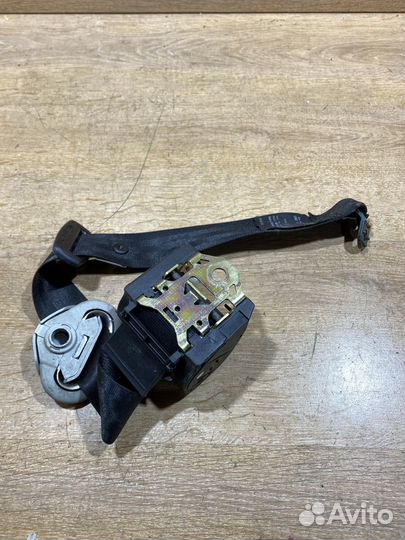 Ремень безопасности левый VW New Beetle A4 190990