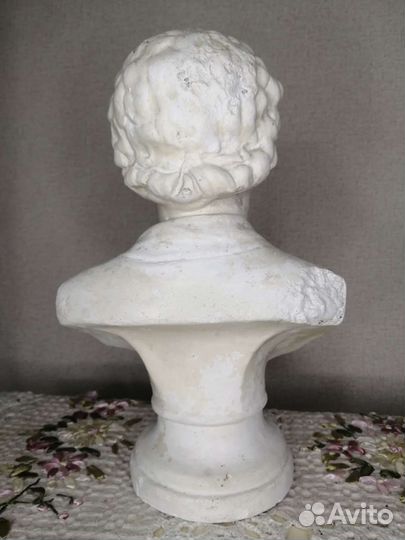 Старинный бюст Пушкина
