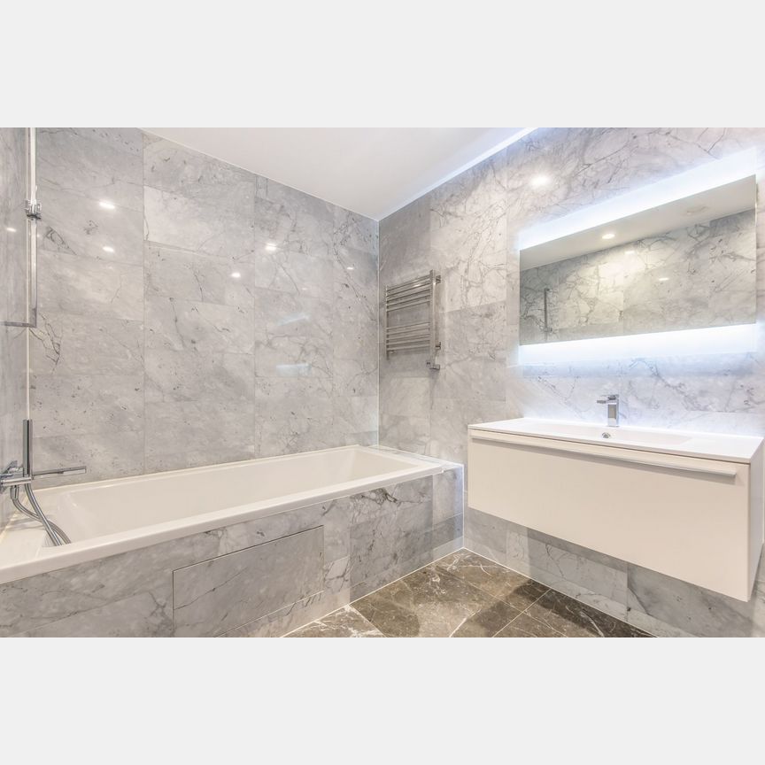 3-к. апартаменты, 161,6 м², 53/85 эт.