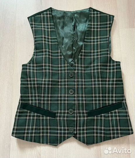 Жилет школьный зеленый в клетку для мальчика