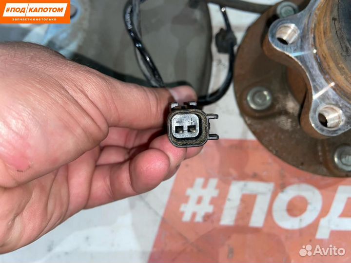 Кулак задний Mitsubishi Outlander 3 2-й рест. 2015