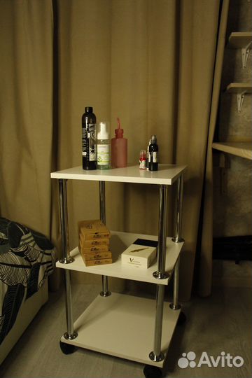 Тумбочка косметологическая на колесах