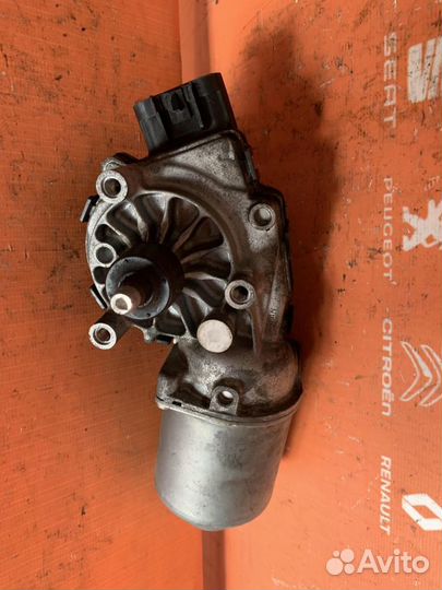 Моторчик стеклоочистителя передний Opel Insignia