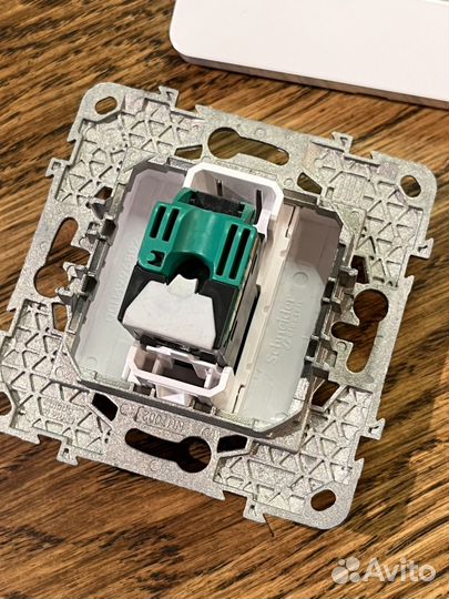 Розетка компьютерная с рамкой Schneider новая