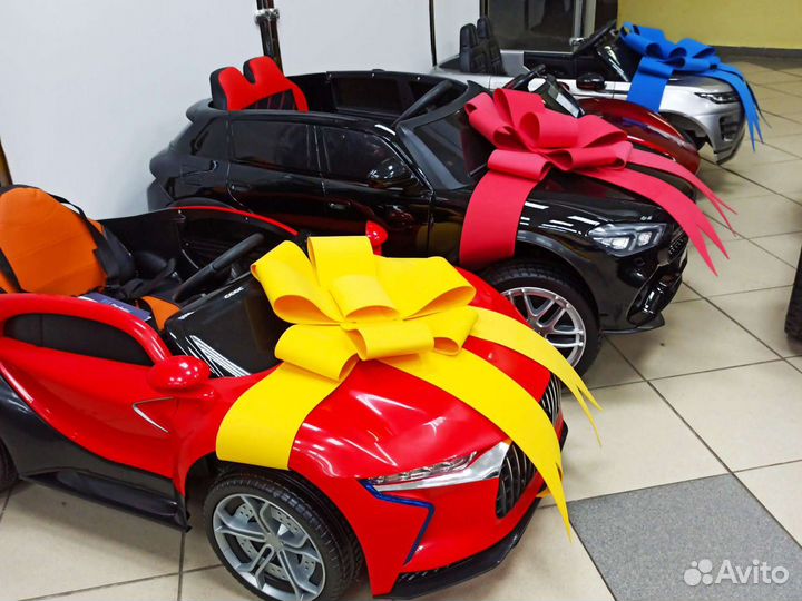 Машинка электромобиль подарок новый с пультом ду