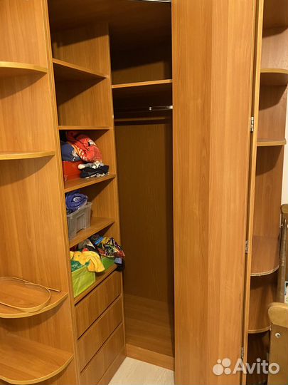 Угловой шкаф