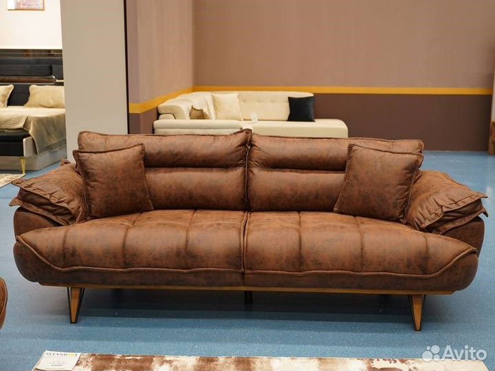 Диван коричневый