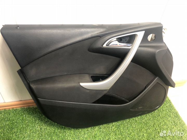 Обшивка двери передняя левая Opel Astra J хэтчбек