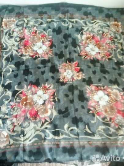 Красивый платок большой