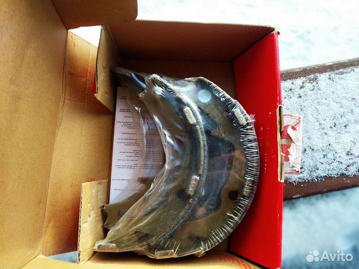 Колодки задние барабанные стояночного тормоза