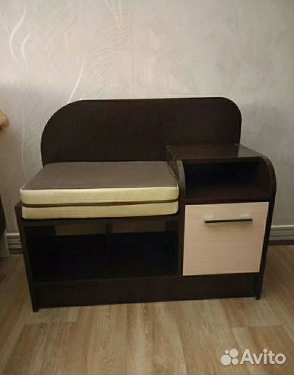 Банкетка с мягким сидением в прихожую