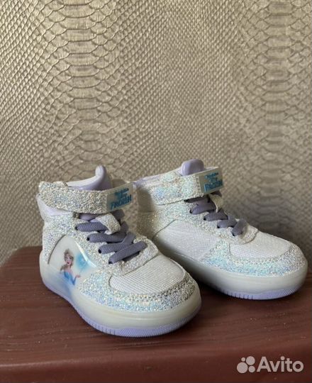 Кроссовки adidas disney 22