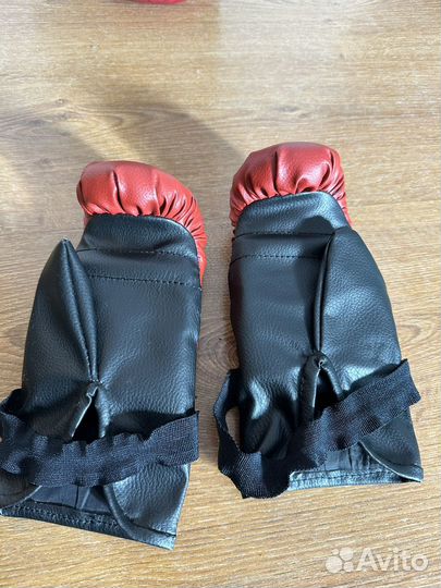 Боксерская груша с перчатками