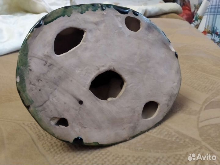 Свинья большая с 12 поросятами