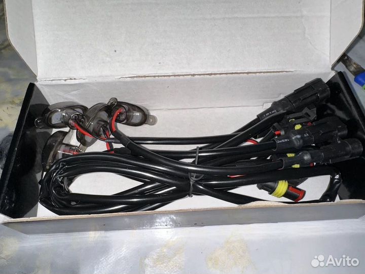 Дхо фонари в решетку радиатора Mitsubishi pajero 4