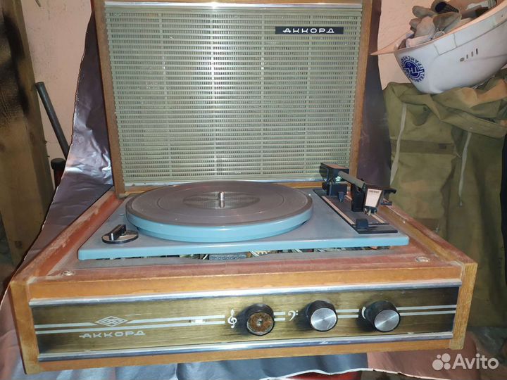 Проигрыватель винила аккорд