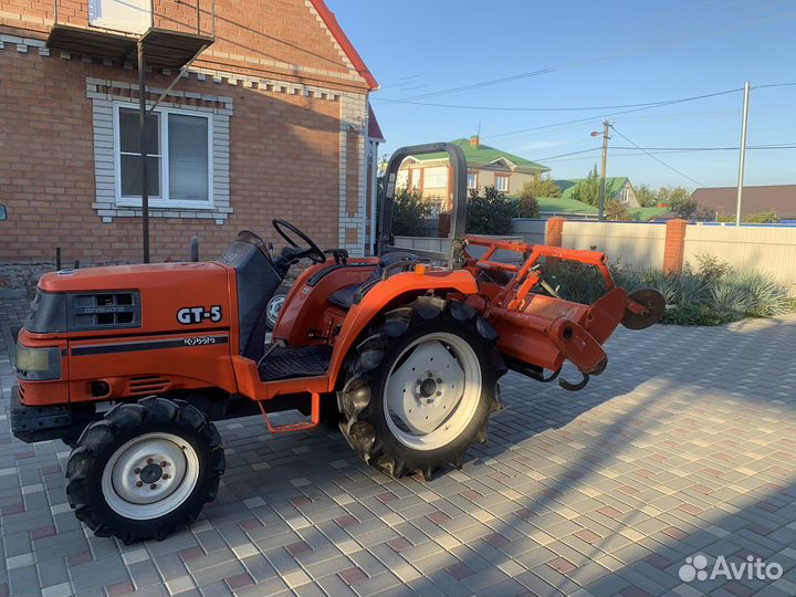 Мини-трактор Kubota GT5, 2012