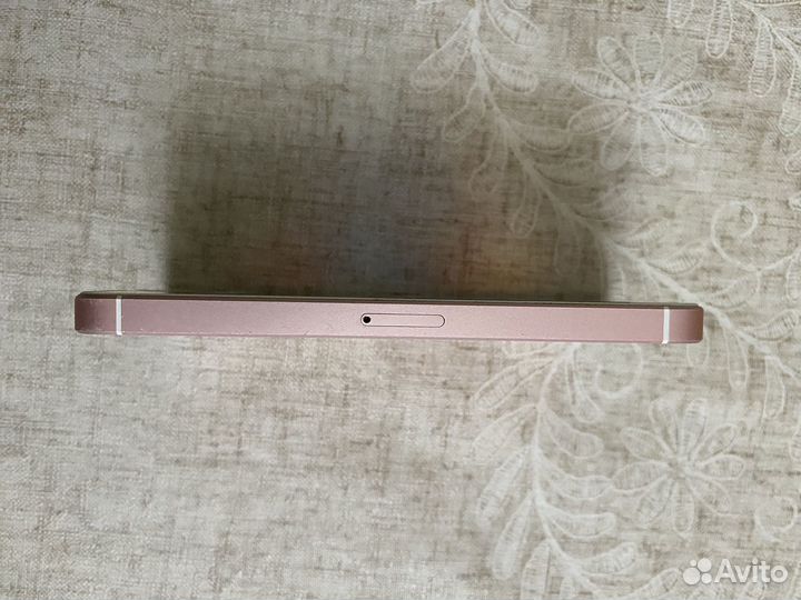 Телефон iPhone 5sе 32г