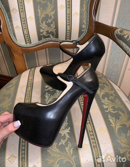 Christian louboutin lady daf hot sale