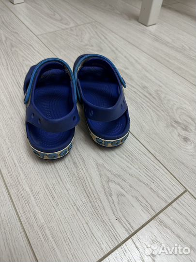 Сандалии crocs j1