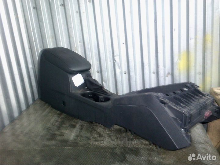 Подлокотник для volkswagen jetta 6