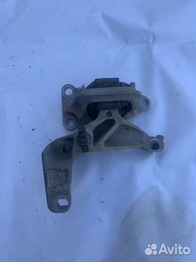 Опора двигателя правая Renault Megane 3