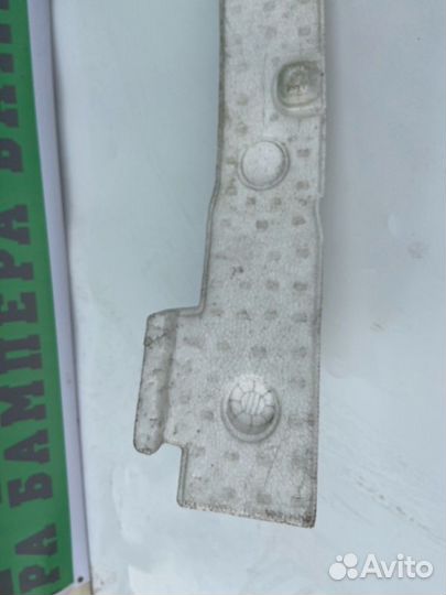 Усилитель бампера передний Toyota Land Cruiser