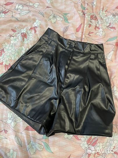 Кожаные шорты