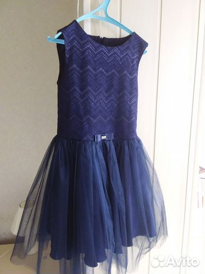 Красивое нарядное платье для девочки р 146