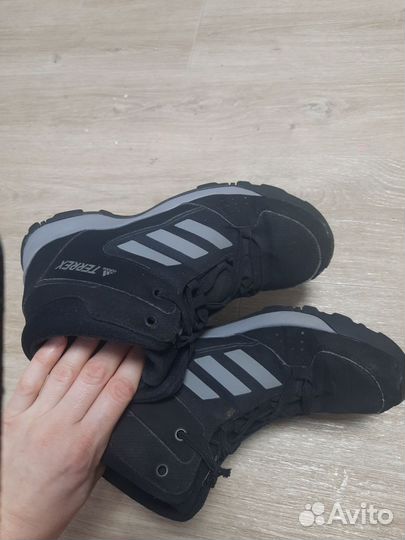 Ботинки adidas 36.5-37 размер
