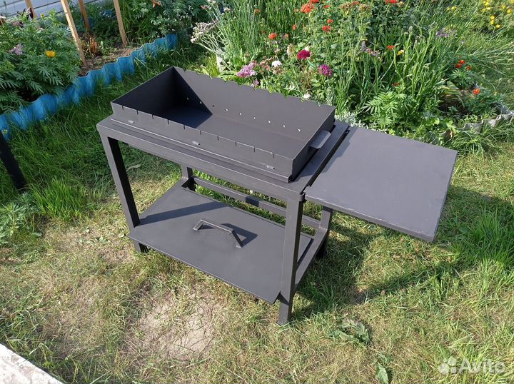 Мангал с крышкой и боковым столиком