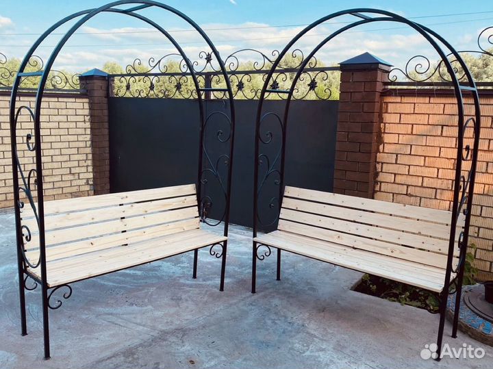 Садовая скамейка с аркой