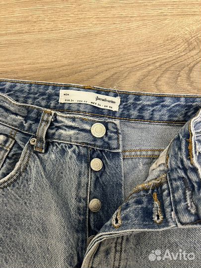 Джинсы mom fit stradivarius