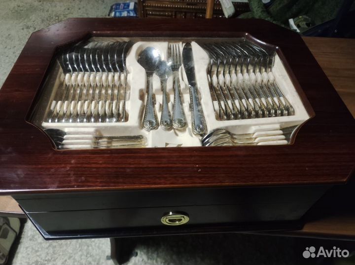 Набор столовых приборов на 12 персон