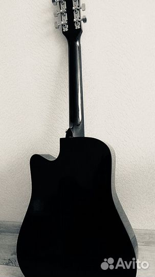 Акустическая гитара