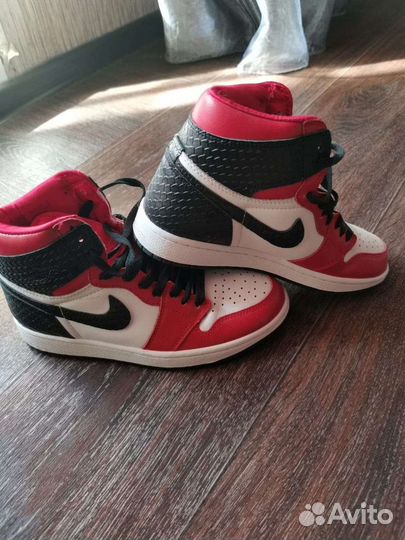 Кроссовки Nike подростковые