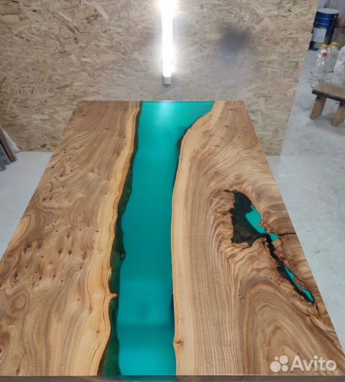 Стол река из слэба карагача и эпоксидной смолы