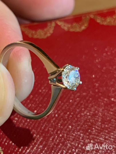 Кольцо с брилиантом