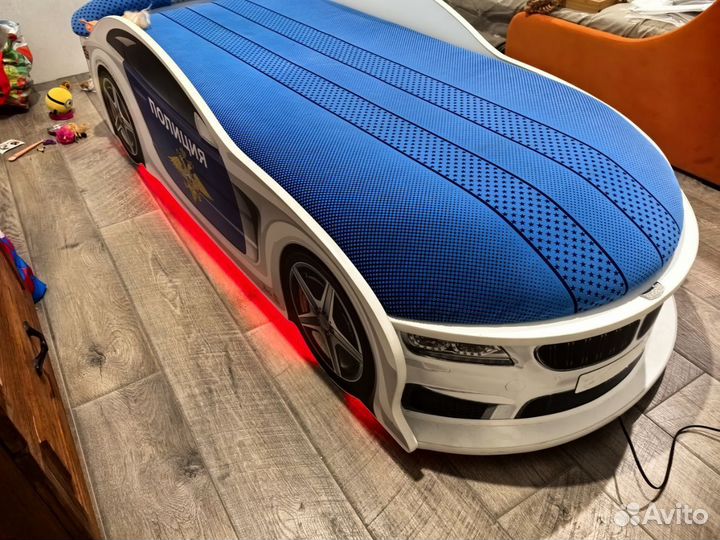 Детская кровать машина