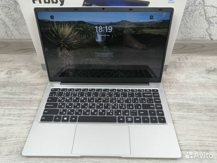 Современный ноутбук intel 4 ядра/8gb/SSD256/FullHD