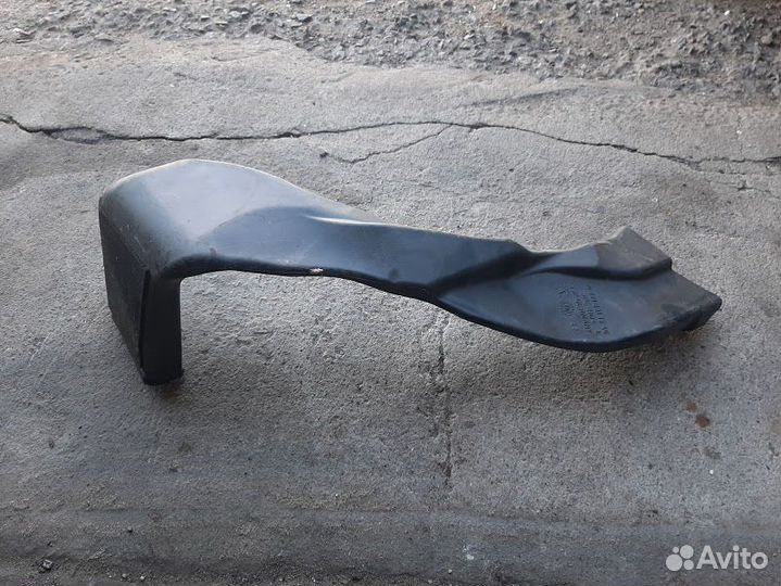 Воздуховод Mercedes-Benz S221 левый