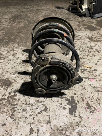 Амортизатор передний левый Nissan Teana J32 VQ25DE