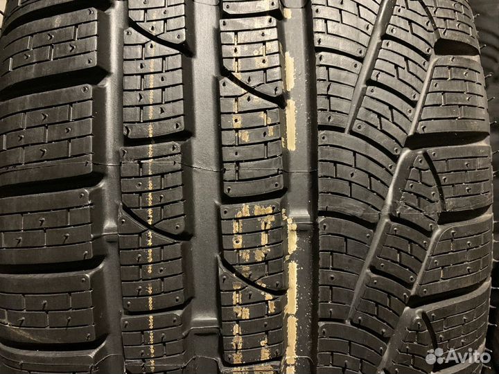 Pirelli Winter Sottozero II 245/40 R20 и 275/35 R20 102Y